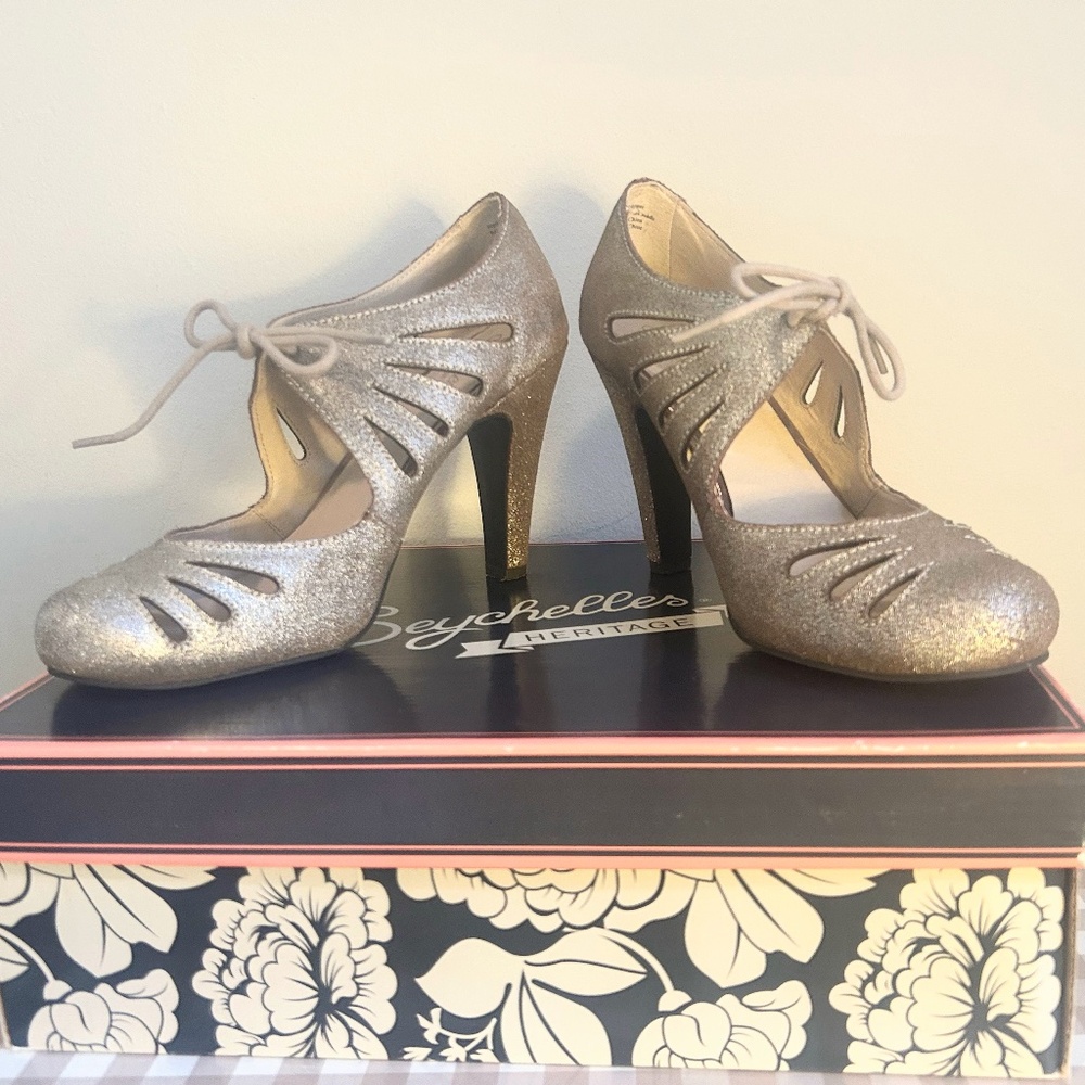 Seychelles Heritage Brave Pewter Metallic Suede Heels